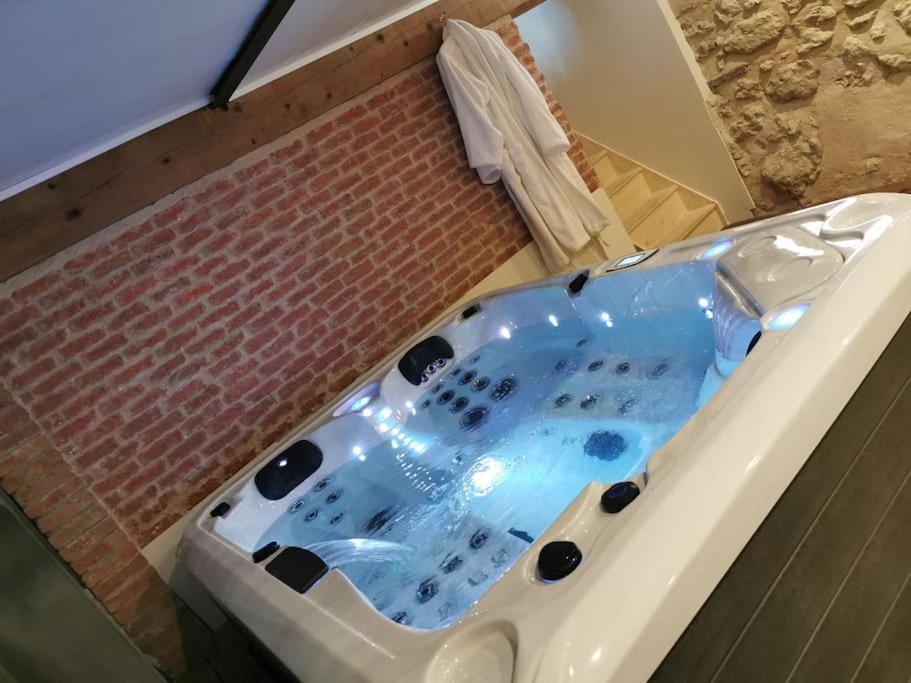Gite Le Jardin Secret Et Gite Au Temps Suspendu Montpezat  Exterior foto
