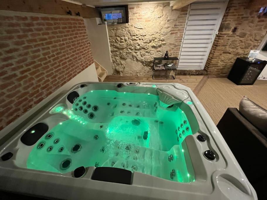 Gite Le Jardin Secret Et Gite Au Temps Suspendu Montpezat  Exterior foto