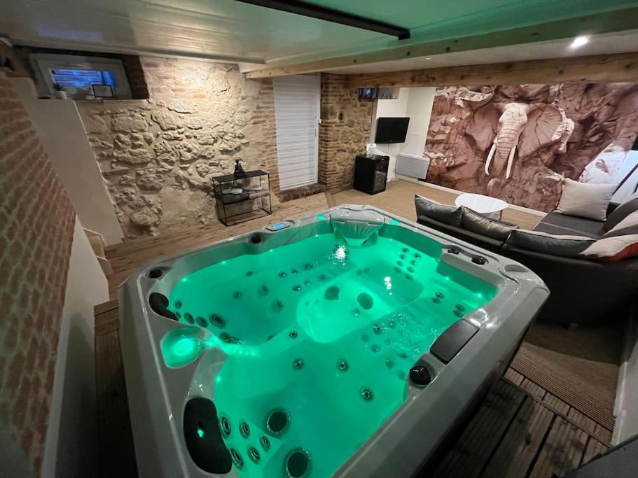Gite Le Jardin Secret Et Gite Au Temps Suspendu Montpezat  Exterior foto